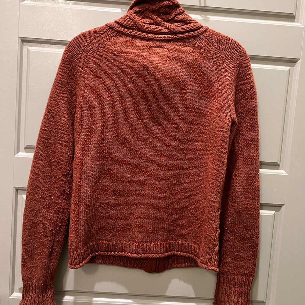 REI ZIP UP SWEATER